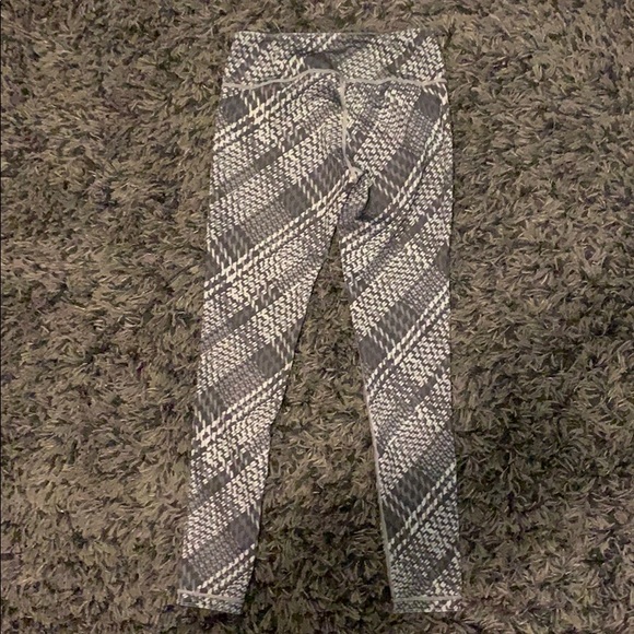 Patterned Workout Leggings - Picture 2 of 4